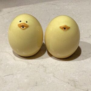 Yellow Baby Chick Salt & Pepper Shaker Egg Shaped Ceramic